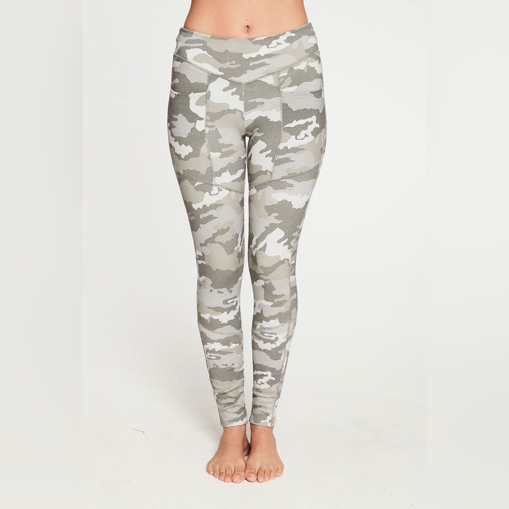 Chaser brand Quadrablend paneled ribbed leggings in Camo. New with tags, size M.
